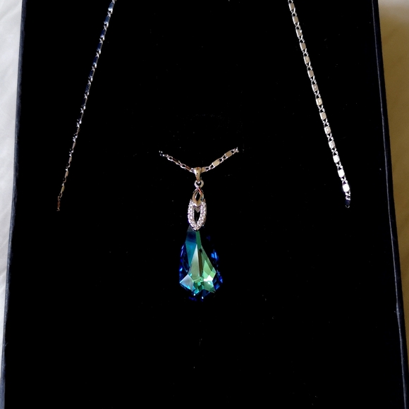 NEW Crystal Pendant Necklace Le Papillion Jewelry - Picture 2 of 5